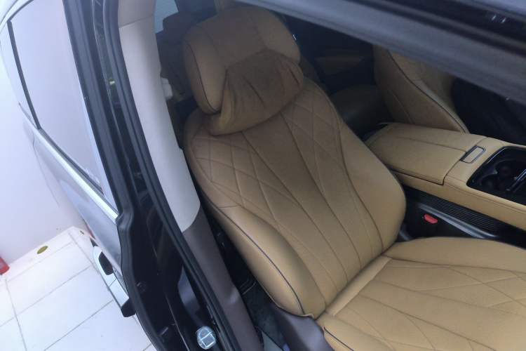 Used Denza D9 2022 EV 600 Four-Wheel Drive Prestige Model