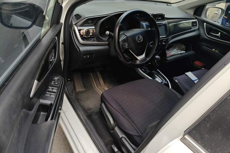 Used Honda Crider 2013 1.8L automatic luxury edition Driver Seat