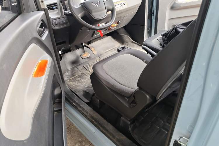 Used Wuling Hongguang MINIEV 2022 Easy Version Lithium Iron Phosphate Driver Seat