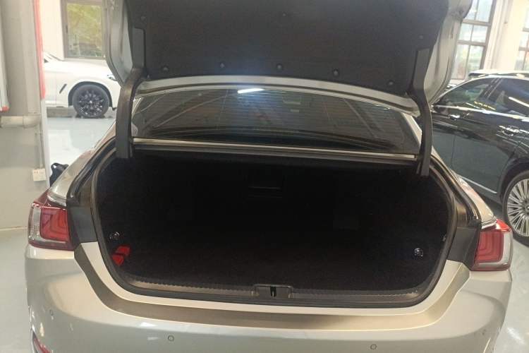 Used Lexus ES 2022 200 Excellence Edition
