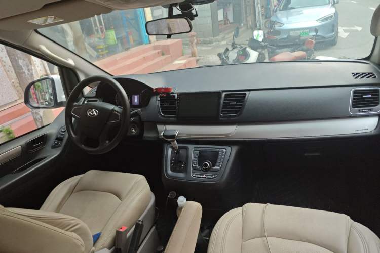 Used SAIC MAXUS G10 2019 Facelift PLUS 2.0T Automatic Smart Edition China VI Standard Center Console