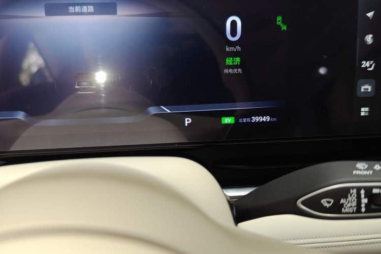 Used VOYAH Dream 2022 Low-Carbon Edition Dream+ Smart Enjoyment Package Odometer Close Up