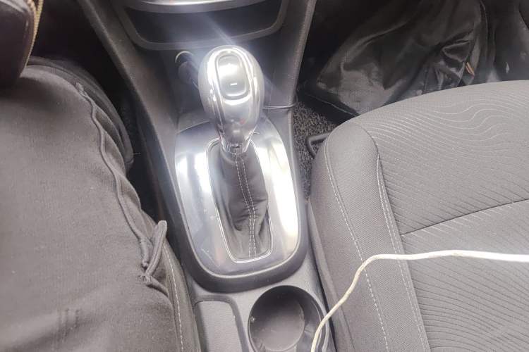 Used Buick Encore 2014 1.4T Automatic Two-Wheel Drive Urban Elite Model Gear Lever