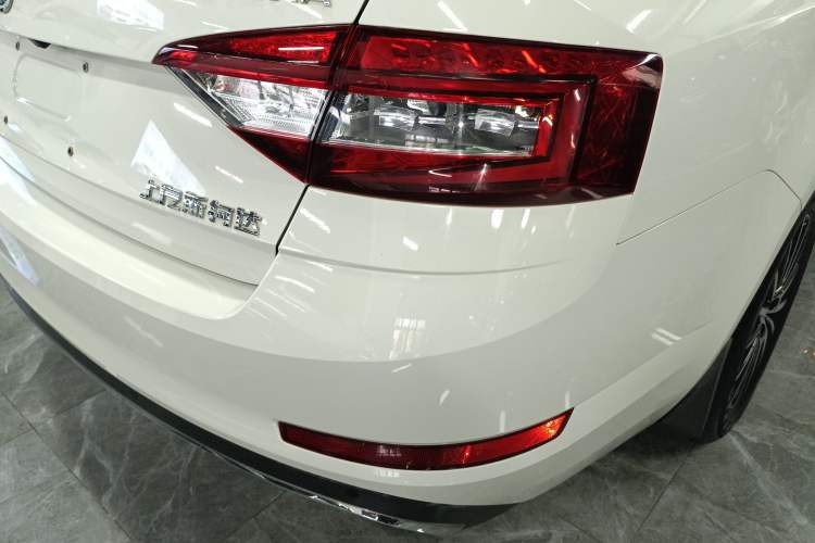 Used Skoda Octavia 2019 TSI230 DSG SmartDrive Luxury Edition China V Standard Right Rear Taillight