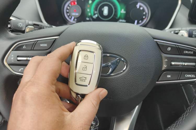 Used Hyundai Santa Fe 2023 Traveler 380T GDi Automatic All-Wheel Drive GLX HTRAC Elite Edition Vehicle Key