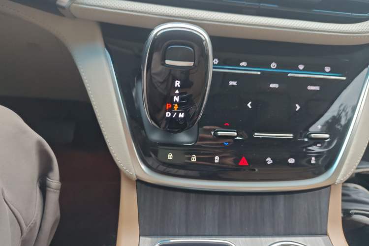 Used Buick GL8 2021 ES Landtrek 653T Comfort Edition