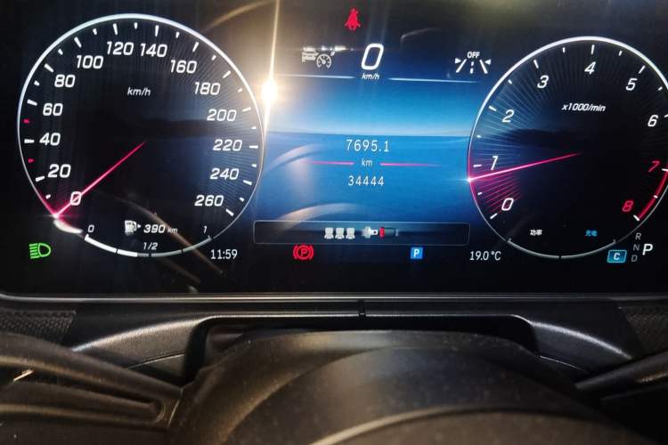 Used Mercedes-Benz C-Class 2023 Restyled C 260 L Sport Edition Odometer Close Up