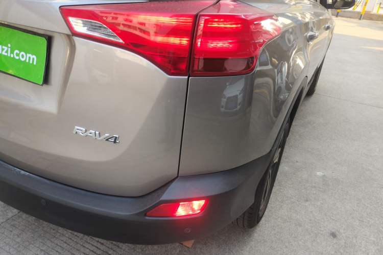 Used Toyota RAV4 2015 2.0L CVT Two-Wheel Drive Fashion Edition
