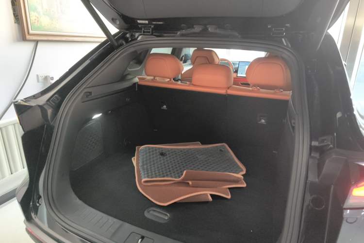 Used Deepal S07 2023 520Max Pure Electric Version Trunk