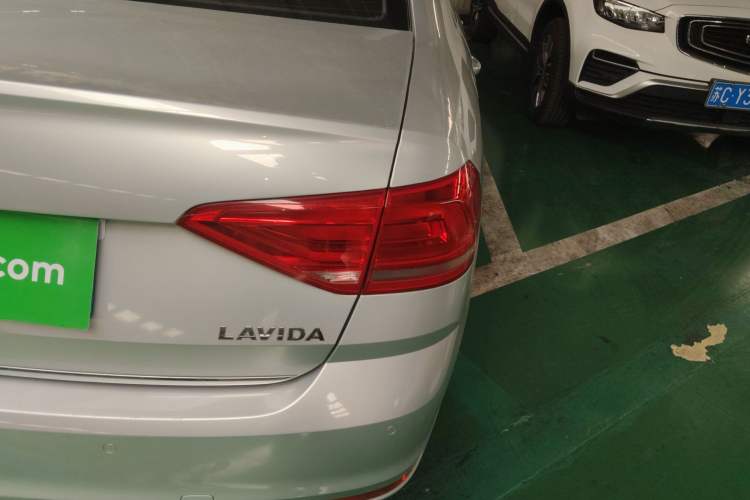 Used Volkswagen Lavida 2015 1.6L Manual Comfort Edition Right Rear Taillight