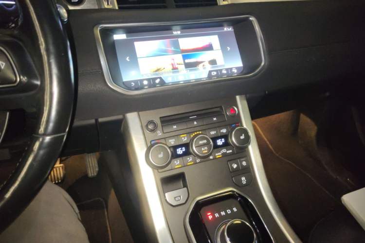 Used Land Rover Range Rover Evoque 2018 240 PS SE Smart Brilliance Edition
