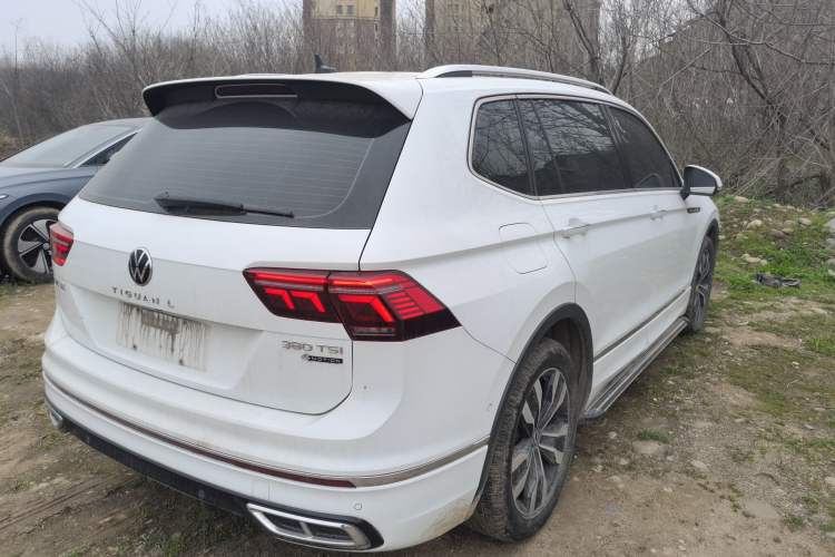 Used Volkswagen Tiguan L 2023 380TSI Automatic All-Wheel Drive R-Line Enhanced 7-Seater Rear Right 45 Deg