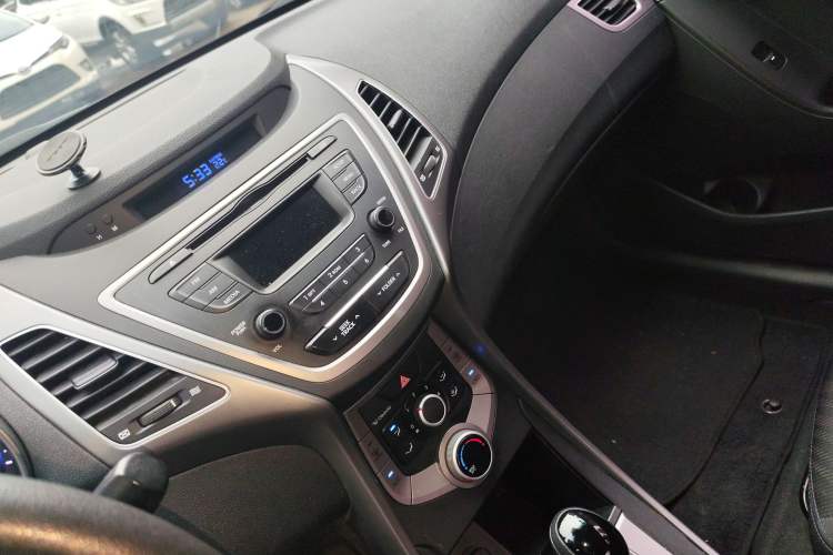 Used Hyundai Elantra (5th Generation / Langdong) 2016 1.6L Automatic Smart Version Audio And AC Panel