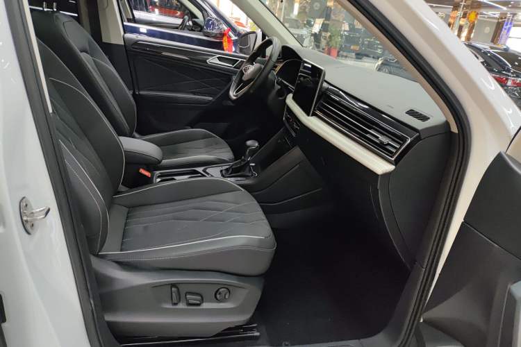 Used Volkswagen Tiguan L 2023 330TSI Automatic Two-Wheel Drive Smart Edition Right Front Seat