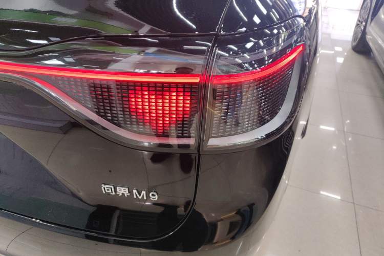 Used Hima AITO M9 2025 Extended-Range Ultra Version 52 kWh 6-Seater
