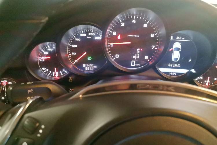 Used Porsche Panamera 2016 Panamera Edition 3.0T Odometer Close Up