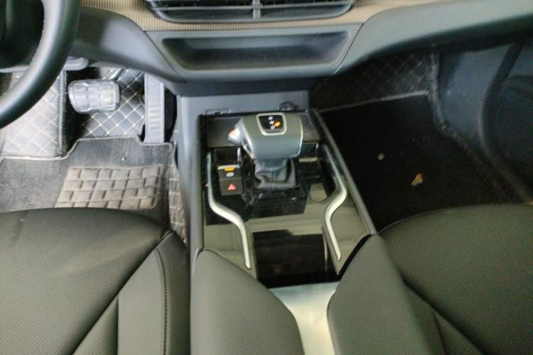 Used Hongqi E-QM5 2022 431 km Charge & Enjoy Edition
