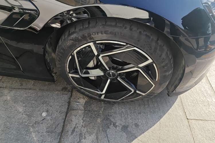 Used BYD Seal 2022 700 km Long-Range Rear-Wheel-Drive Version Right Front Wheel Hub