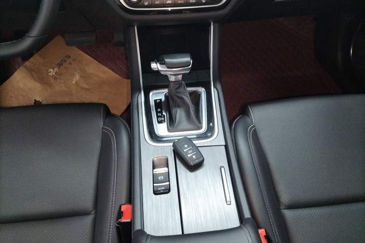 Used CHANGAN Ruicheng CC 2021 Blue Whale Edition 1.5T DCT Elite Model Gear Lever