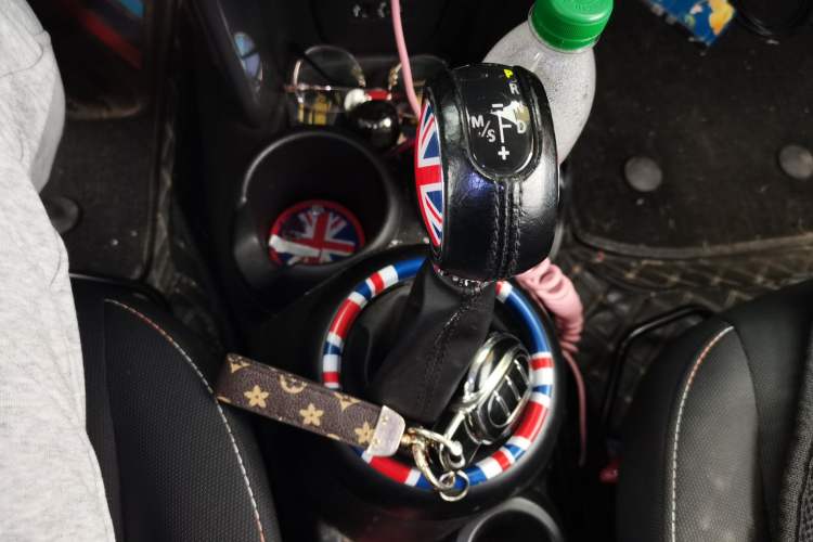 Used MINI 2016 1.2T ONE Pioneer Edition Gear Lever