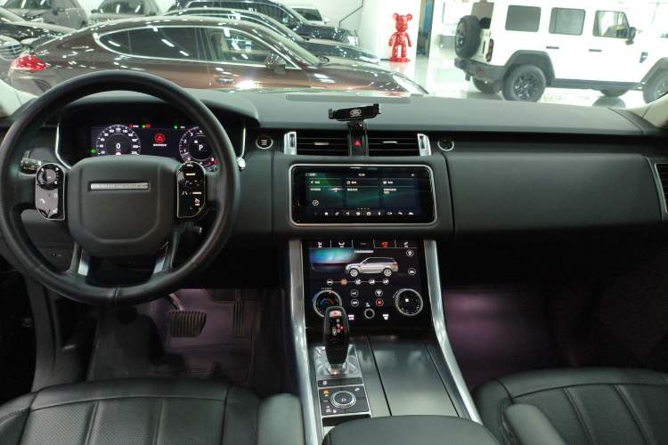 Used Land Rover Range Sport 2021 3.0 L6 SE Center Console