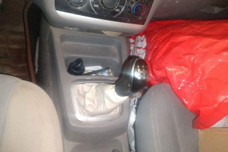 Used BAIC Weiwang M30 2015 1.5L Basic Version DAM15 Gear Lever