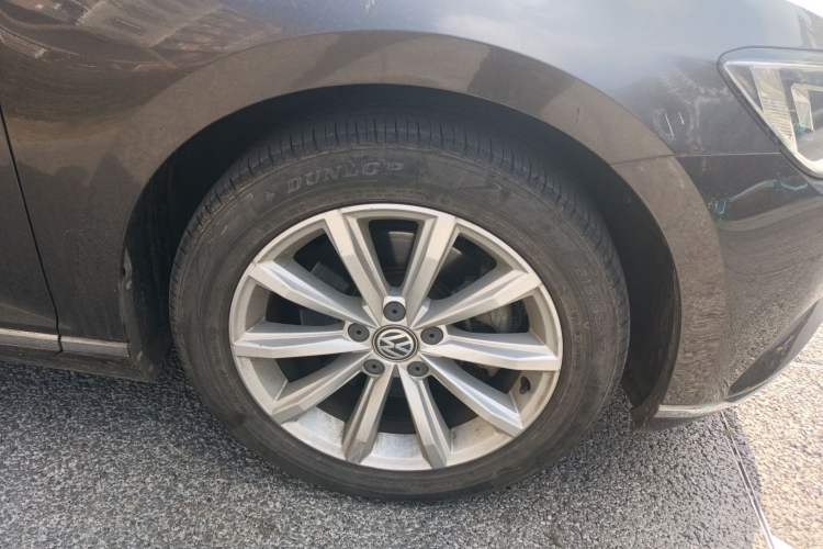 Used Volkswagen Magotan 2017 330TSI DSG Leading Model Right Front Wheel Hub