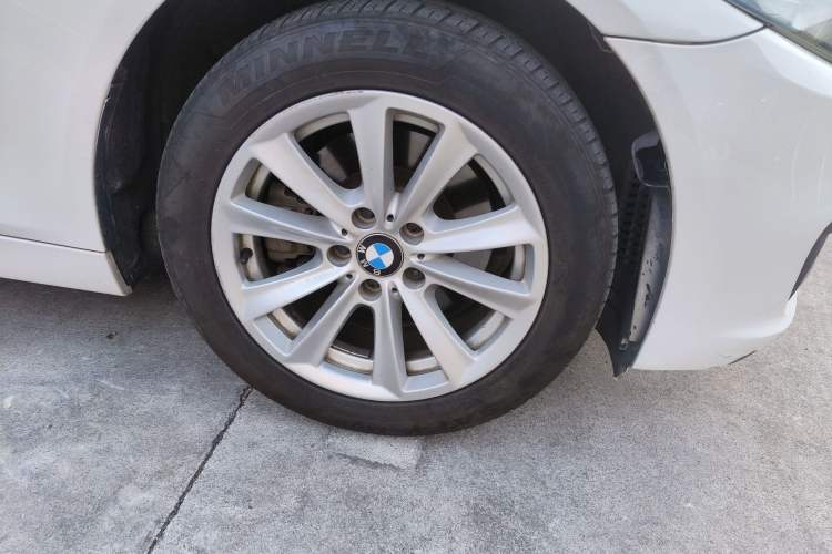 Used BMW 5 Series 2014 520Li Elegant Model
