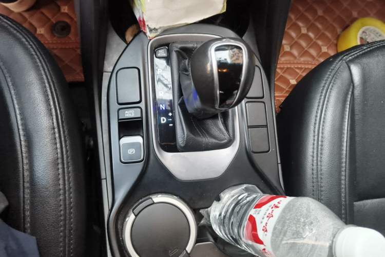 Used Hyundai Santa Fe 2013 2.4L Automatic 4x4 Comfort Edition Gear Lever