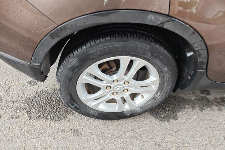 Used Huatai Santa Fe 2016 1.5T Gasoline Manual Two-Wheel Drive Smart Enjoyment i3 Model
