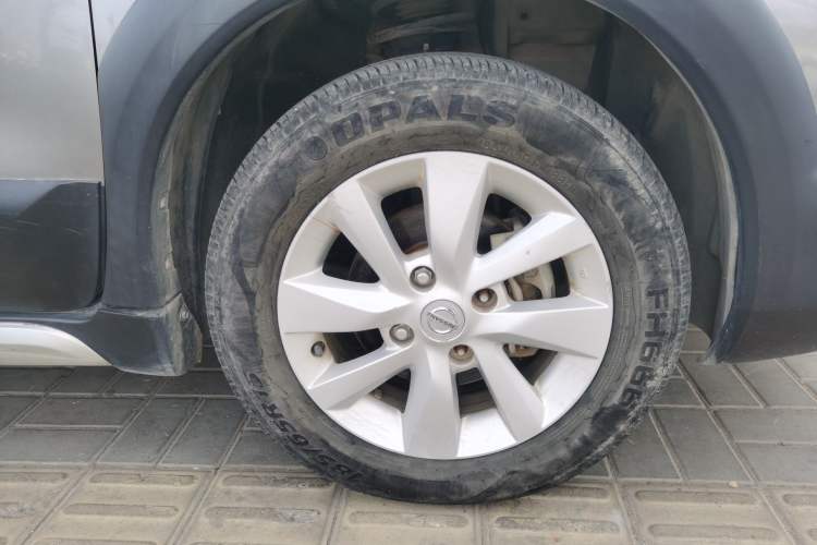 Used Nissan Livina 2013 Jingrui 1.6XL Manual Comfort Edition Right Front Wheel Hub