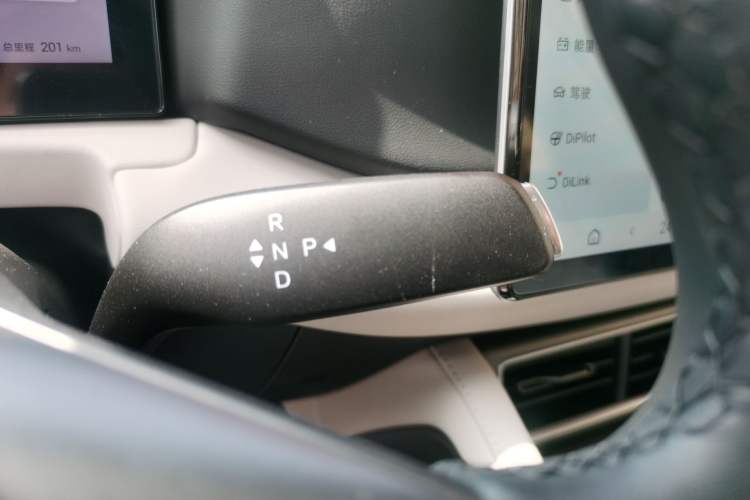 Used BYD Yuan UP 2025 Intelligent Driving Version 401 KM Dynamic Edition Gear Lever