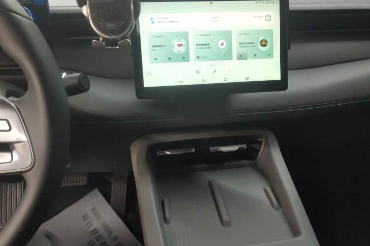 Used BYD Qin PLUS 2025 DM-i Smart Drive 55KM Leading Model Audio And AC Panel