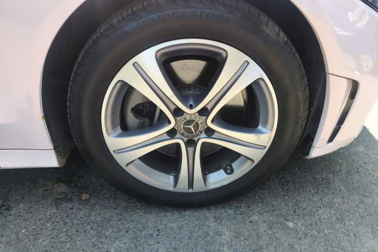 Used Mercedes-Benz C-Class 2020 Restyled C 260 L Sport Edition Right Front Wheel Hub