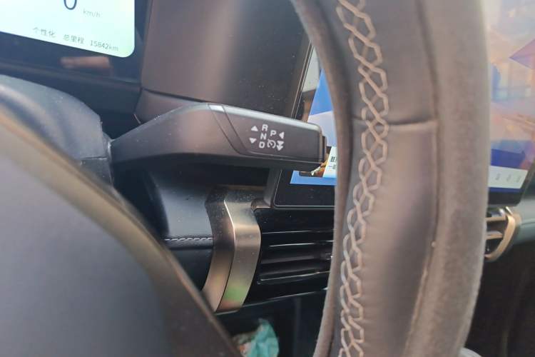 Used iCAR 03T 2024 520km Two-Wheel Drive Long-Range Version Gear Lever