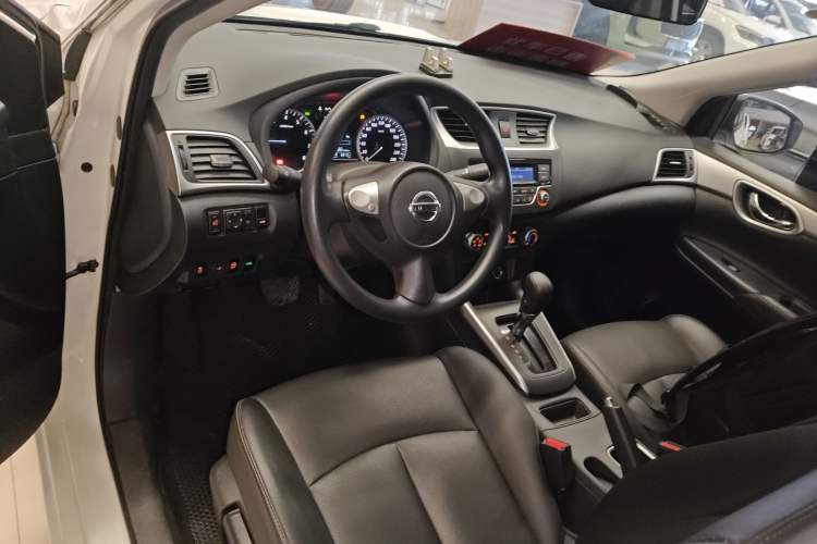 Used Nissan Sylphy 2021 Classic 1.6XE CVT Exclusive Edition Center Console