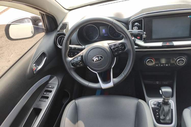 Used Kia kx1 Stonic 2021 1.4L CVT Fun & Sunroof Model