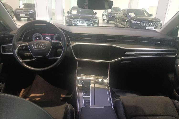 Used Audi A7L 2024 45TFSI S-line Dream-Building Edition Flow Crystal Package Center Console