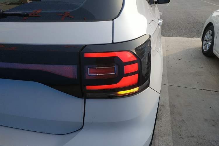 Used Volkswagen Tacqua 2020 1.5L Automatic Shang
