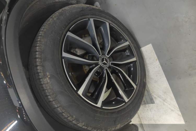 Used Mercedes-Benz GLC 2020 Facelift GLC 300 L 4MATIC Dynamic Edition Left Front Wheel Hub