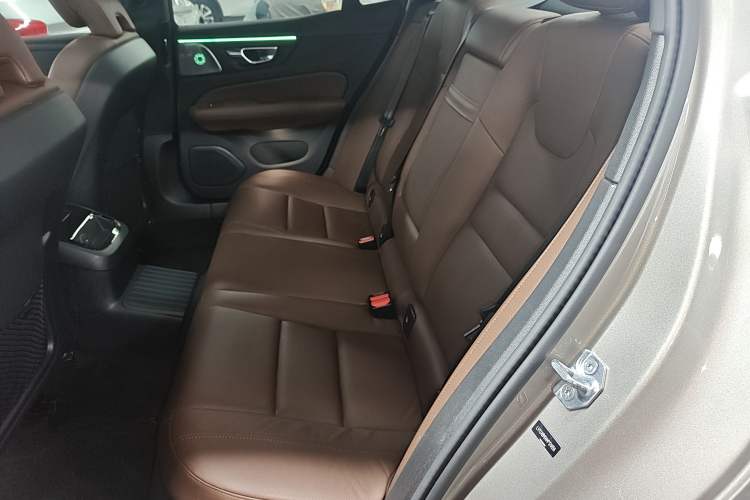 Used Volvo S60 New Energy 2020 T8 e-Drive Hybrid All-Wheel Drive Smart Luxury Edition Left Rear Seat