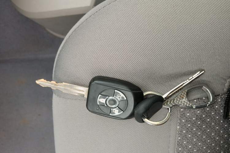 Used FORTHING Lingzhi 2015 V3 1.5L 7-Seater Luxury Model Vehicle Key