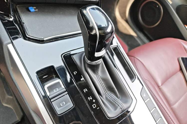 Used Wey VV7 2017 2.0T Flagship Model Gear Lever