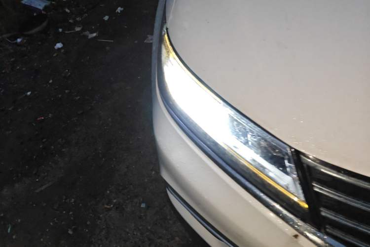 Used Roewe RX5 2016 30T Four-Wheel Drive Automatic Internet Smart Luxury Edition Right Front Headlight