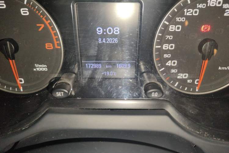 Used Audi Q5 2012 2.0TFSI Technology Model Odometer Close Up