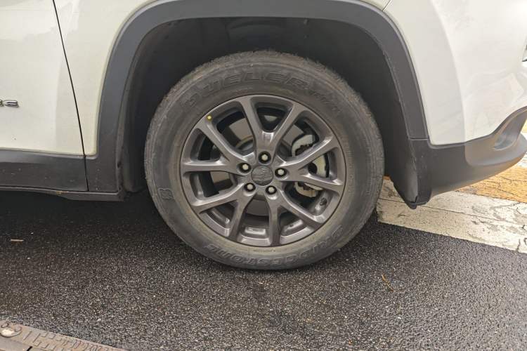 Used Jeep Cherokee 2020 2.0L Two-Wheel Drive Classic Sports Edition
