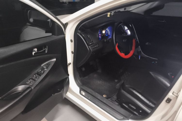 Used Hyundai Sonata 2011 2.0L Automatic Luxury Edition
