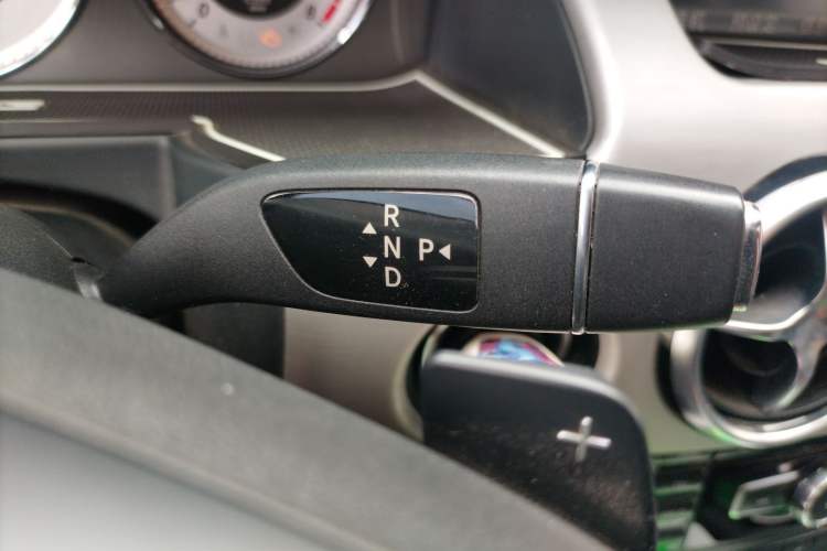 Used Mercedes-Benz GLK-Class 2013 GLK 300 4MATIC Dynamic Sunroof Model
