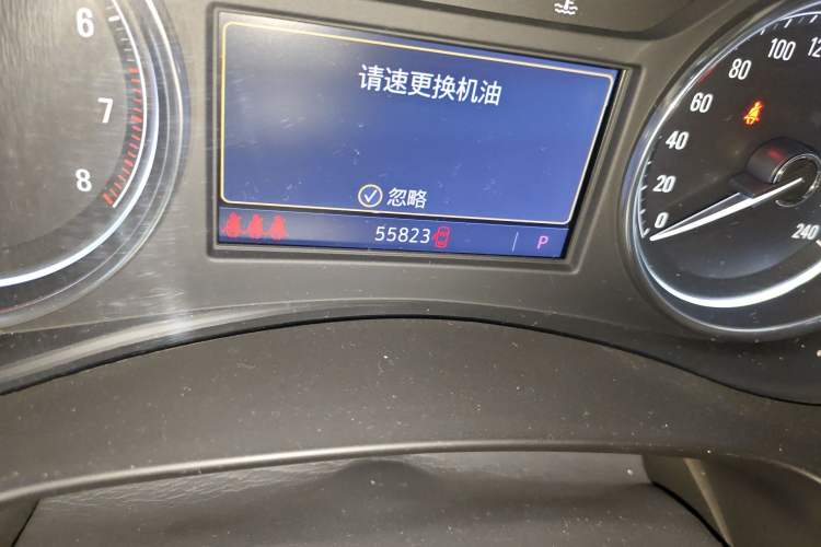 Used Buick LaCrosse 2021 652T Luxury Model Odometer Close Up