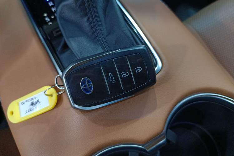 Used Toyota Venza 2022 Dual-Engine 2.5L CVT Two-Wheel Drive Prestige Edition